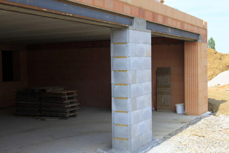 Garage mauern » Kosten, Preisfaktoren, Sparmöglichkeiten und mehr