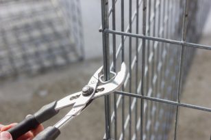 Zaun aufstellen lassen » Kosten, Preisbeispiele und mehr