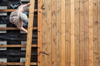 holzterrasse-kosten-handwerker