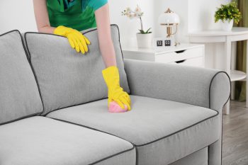 Polsterreinigung bei einem Sofa Kosten und Preisbeispiel