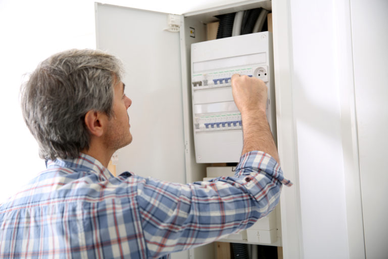 Elektrik im Haus erneuern » Mit diesen Kosten müssen Sie