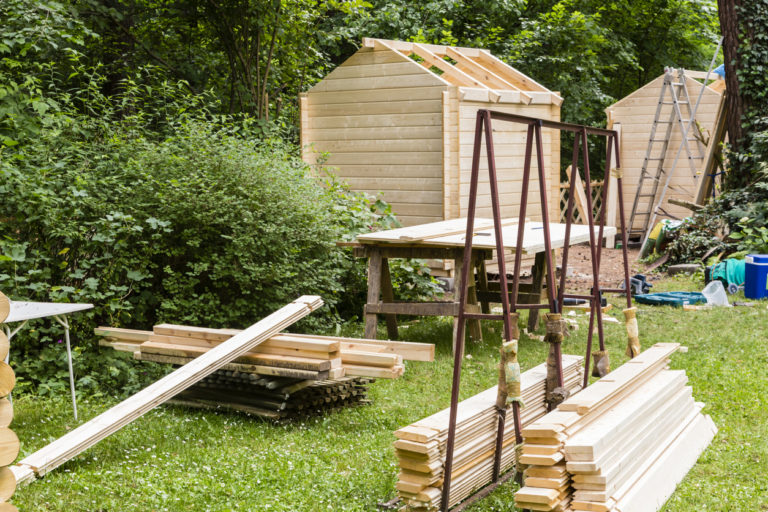 Gartenhaus aufbauen lassen » Mit diesen Kosten müssen Sie rechnen