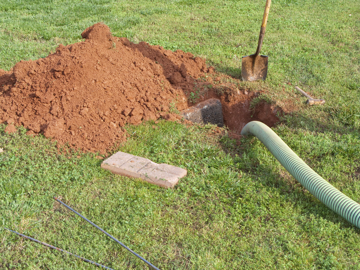 Klärgrube abpumpen » Mit diesen Kosten müssen Sie rechnen